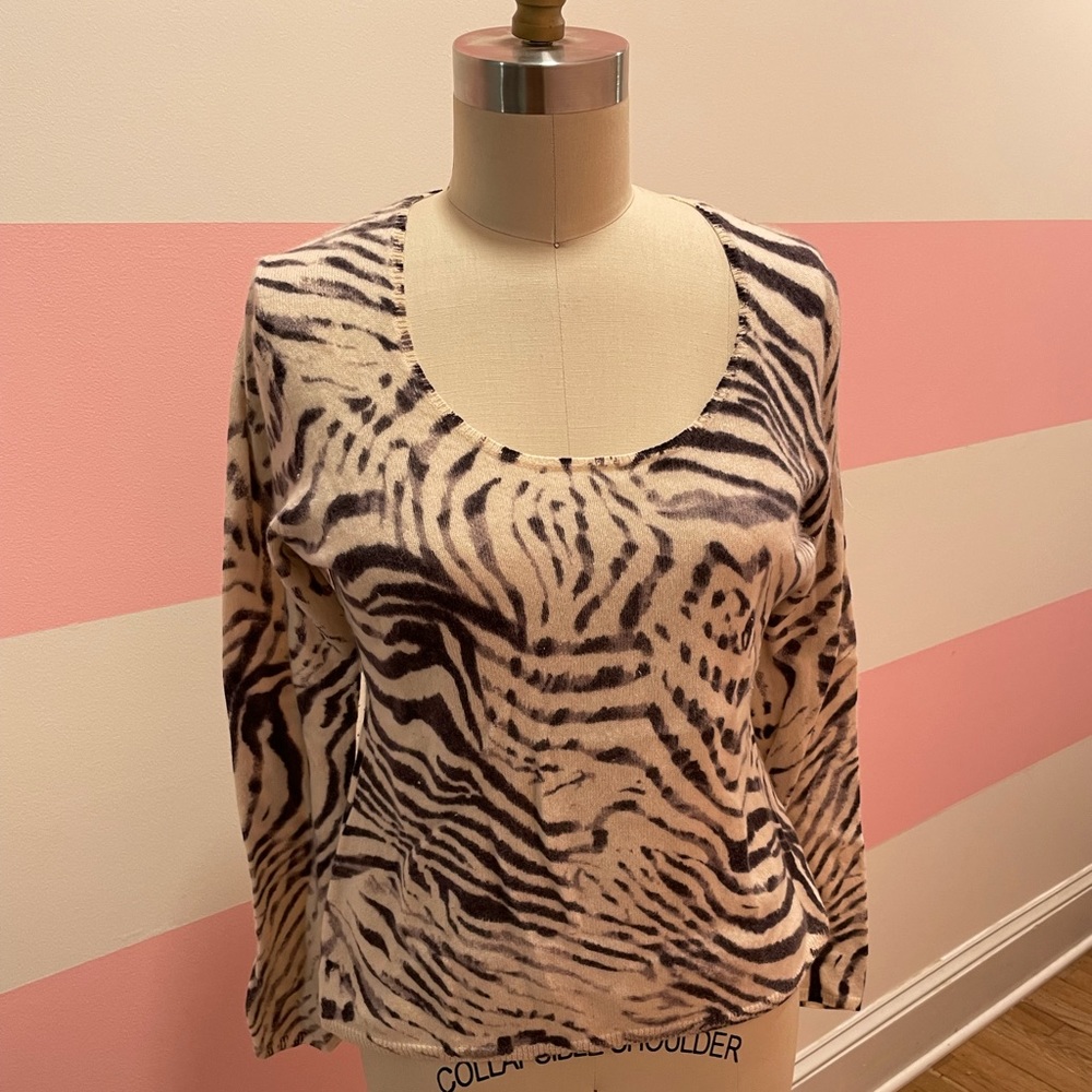 Size large zebra print cashmere sweater with scoop neck